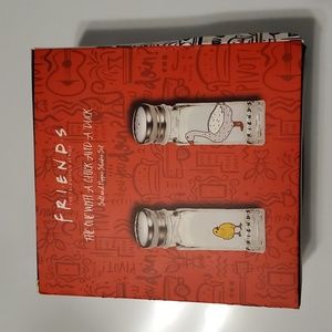 FRIENDS Salt & Pepper Shaker Set
